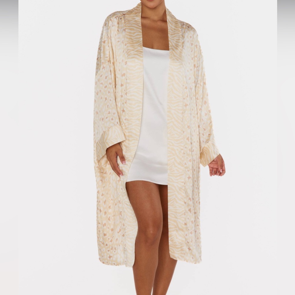 Show Me Your Mumu Harlow Robe in Animal Print